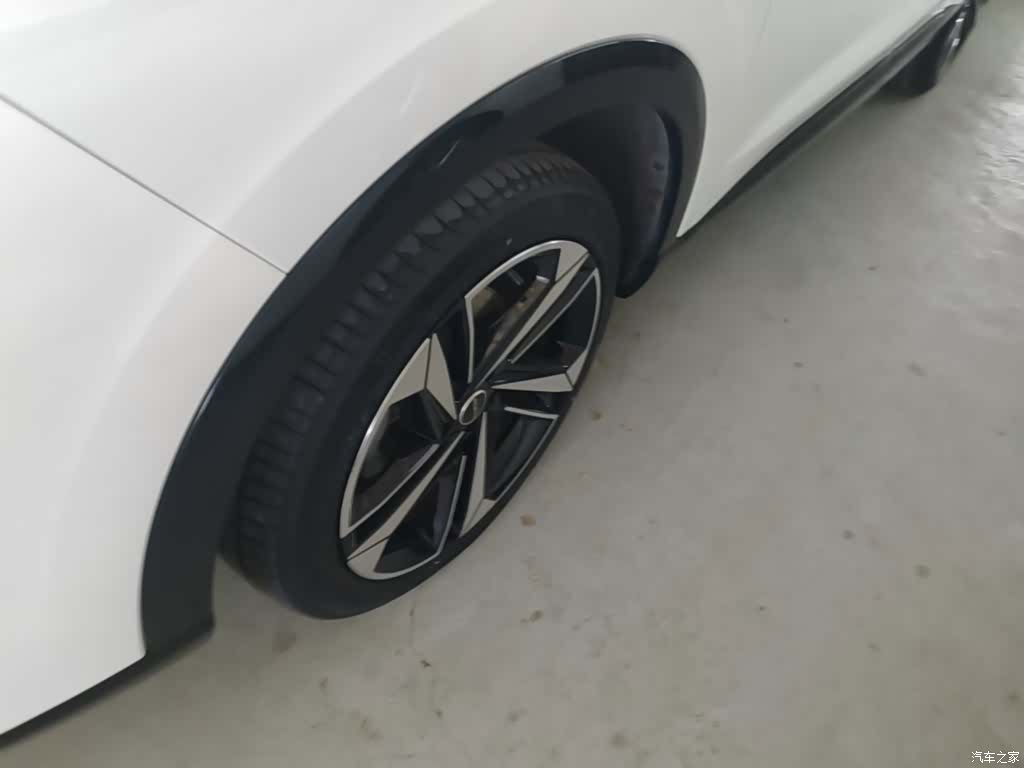 Roewe RX5, 2023 23