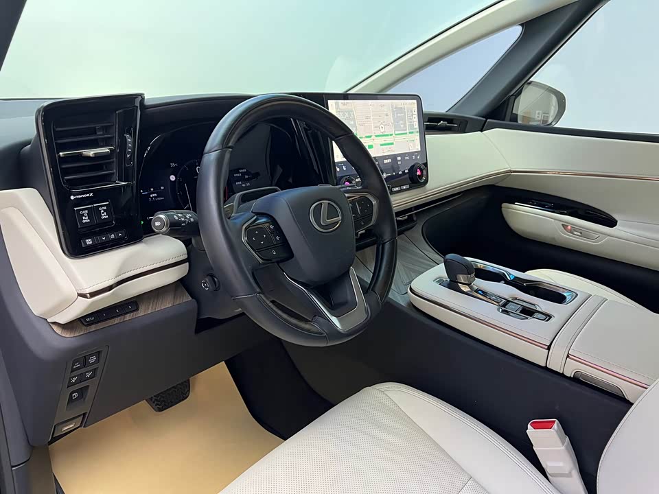 Lexus LM Lexus LM