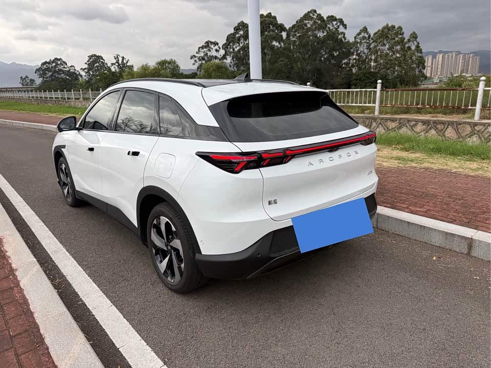 ARCFOX Polar Fox Alpha T5