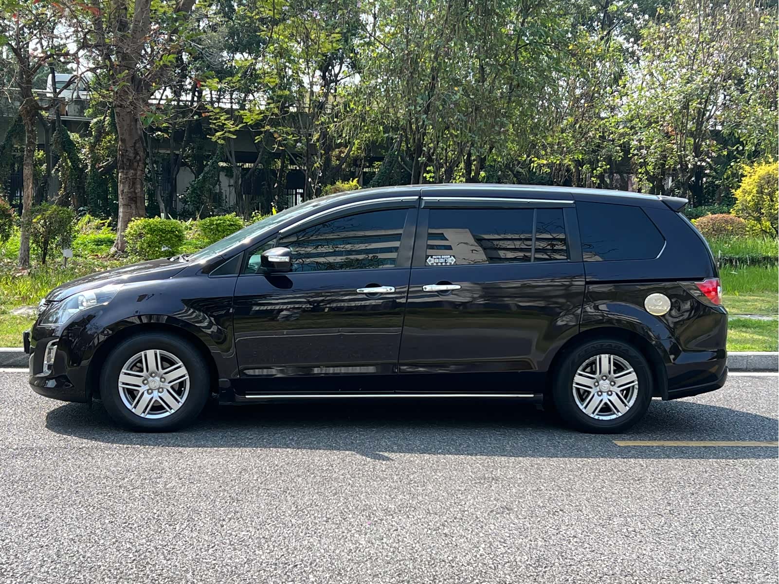 Mazda 8, 2014 4