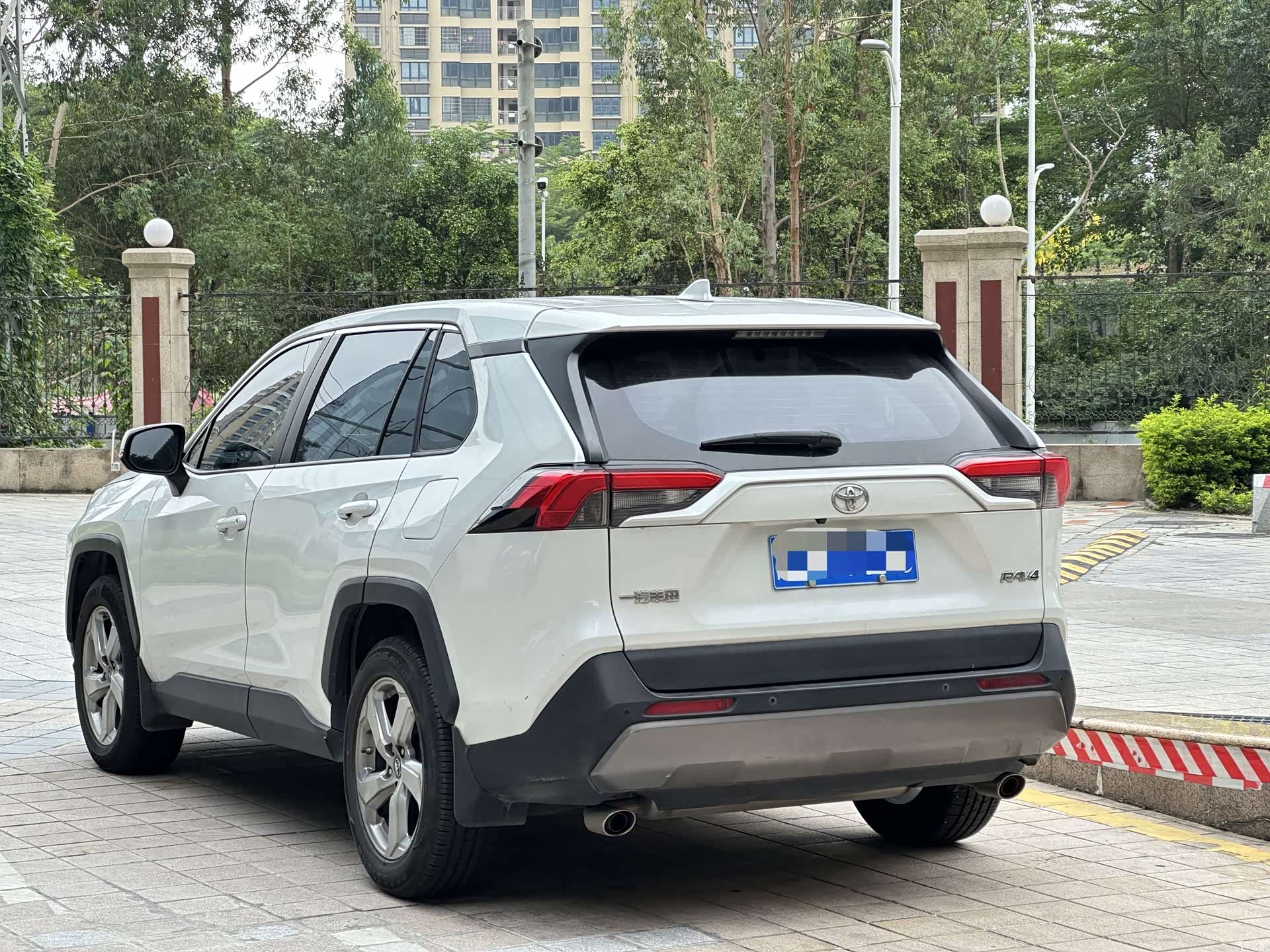 Toyota RAV4, 2022 6
