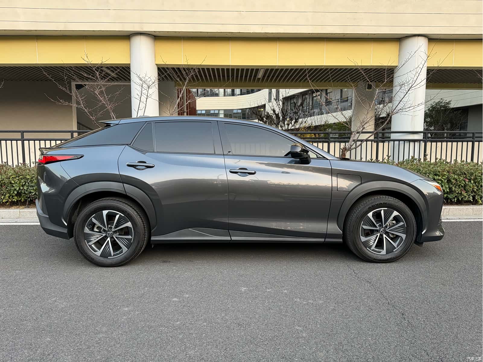 Lexus RZ, 2023 2