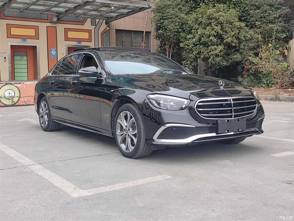 Mercedes-Benz E-Class, 2022 3