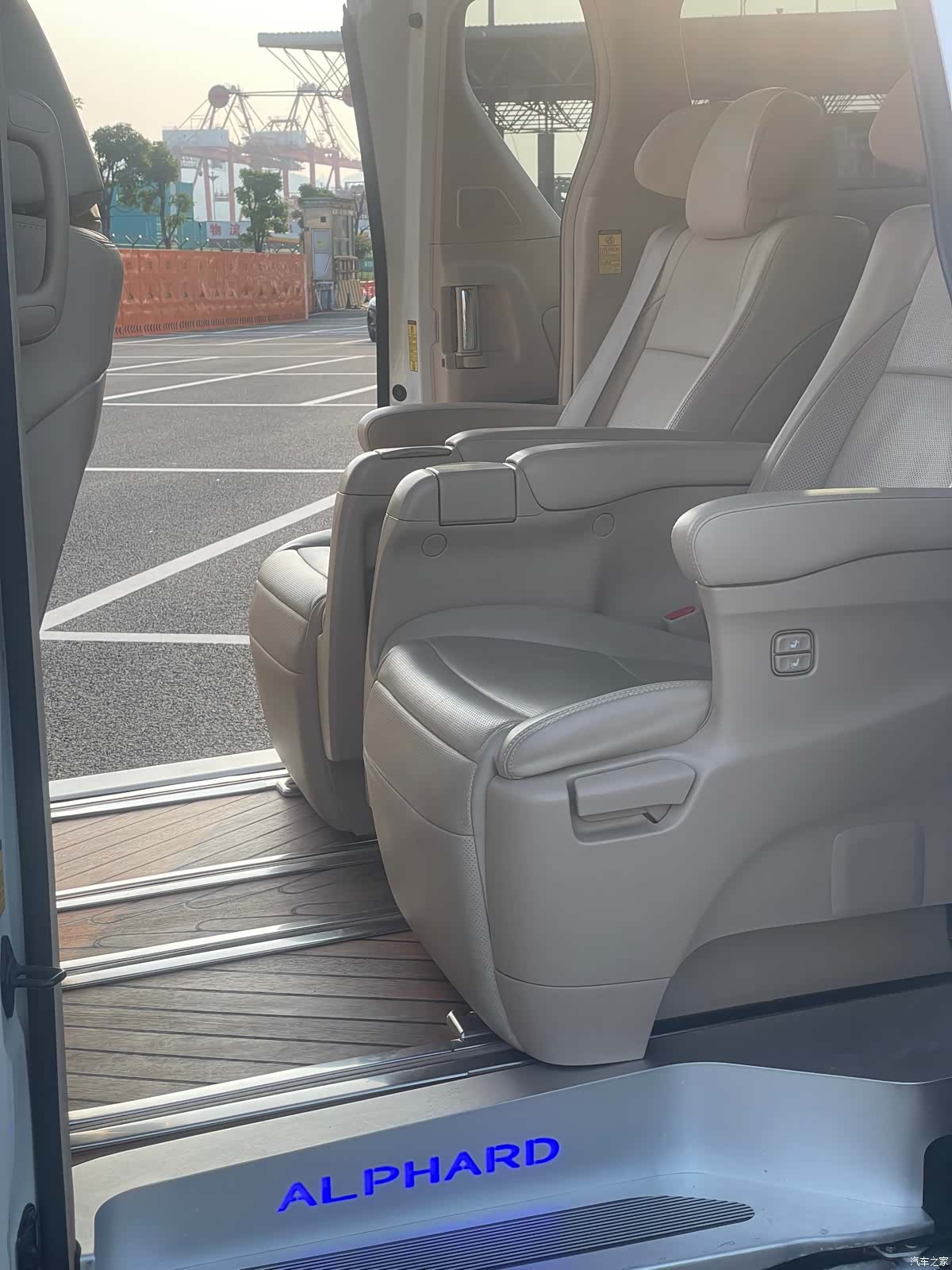 Toyota Alphard, 2013 16