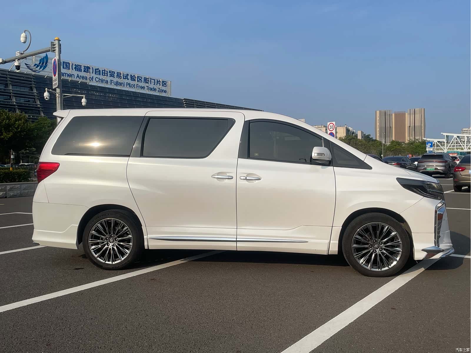 Toyota Alphard, 2013 4