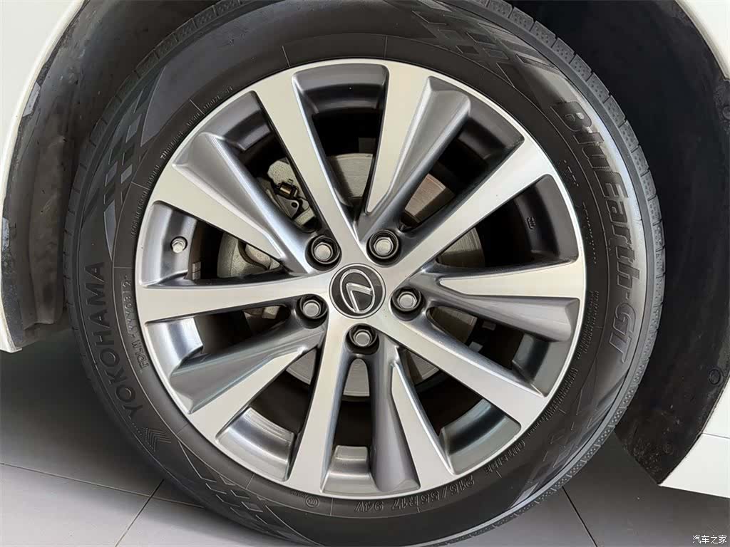 Lexus ES, 2019 13