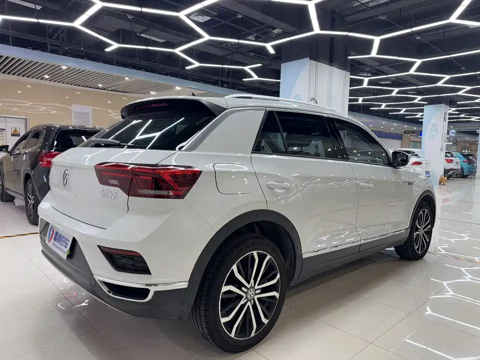 Volkswagen T-ROC exploring Songs