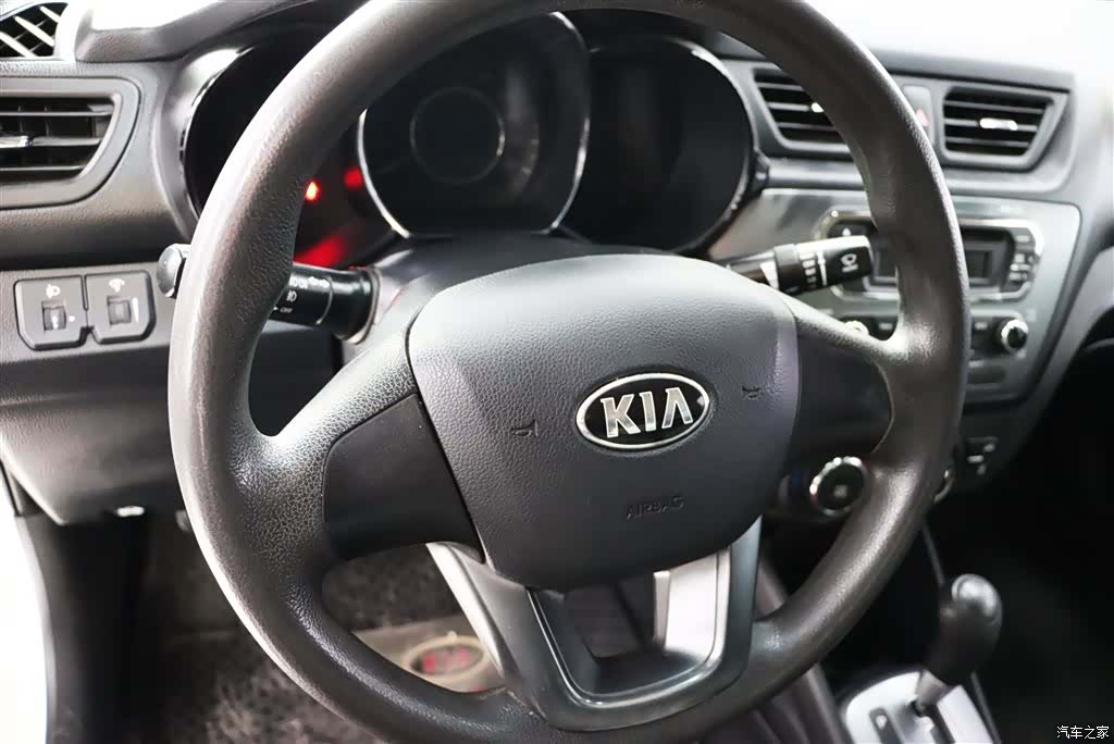 Kia K2, 2013 11