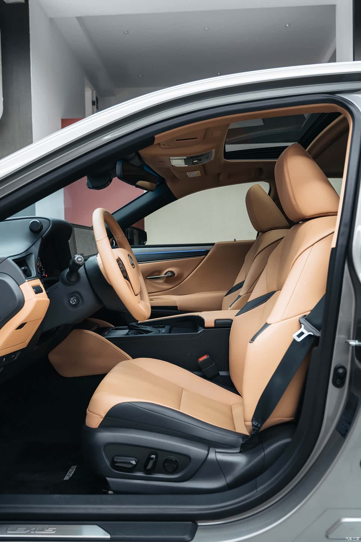 Lexus ES, 2025 9