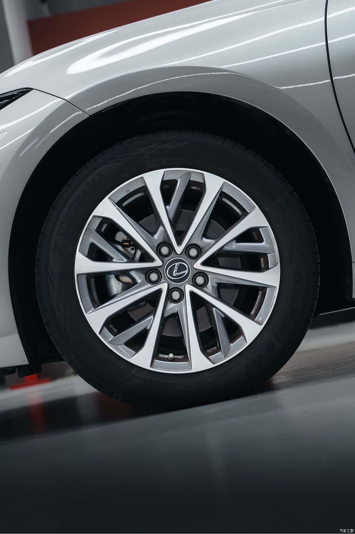 Lexus ES, 2025 25