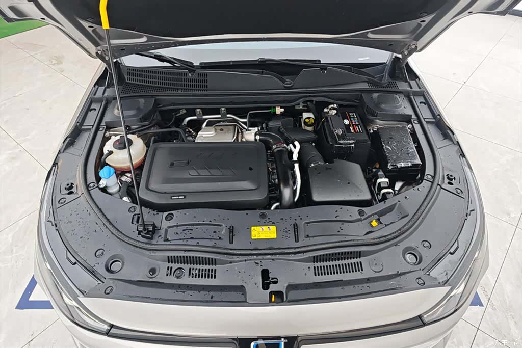 Bestune B70, 2025 10