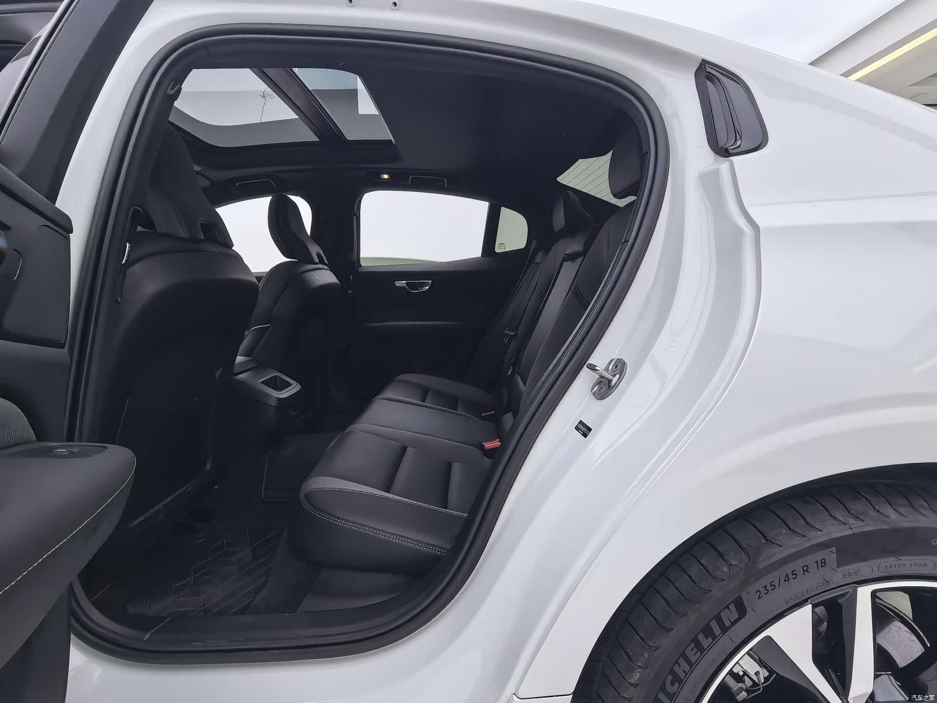 Volvo S60, 2025 11