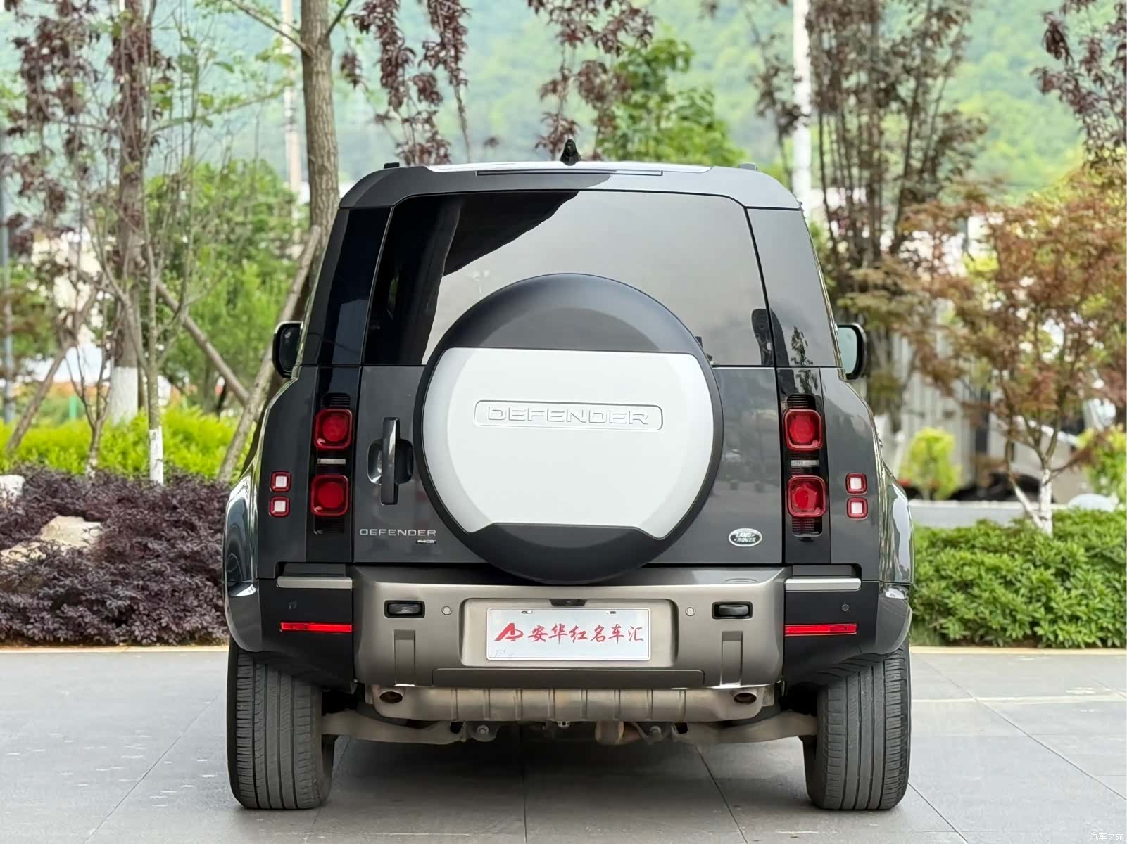Land Rover Defender, 2021 4