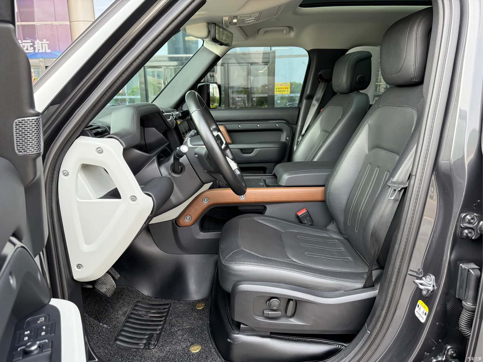 Land Rover Defender, 2021 6