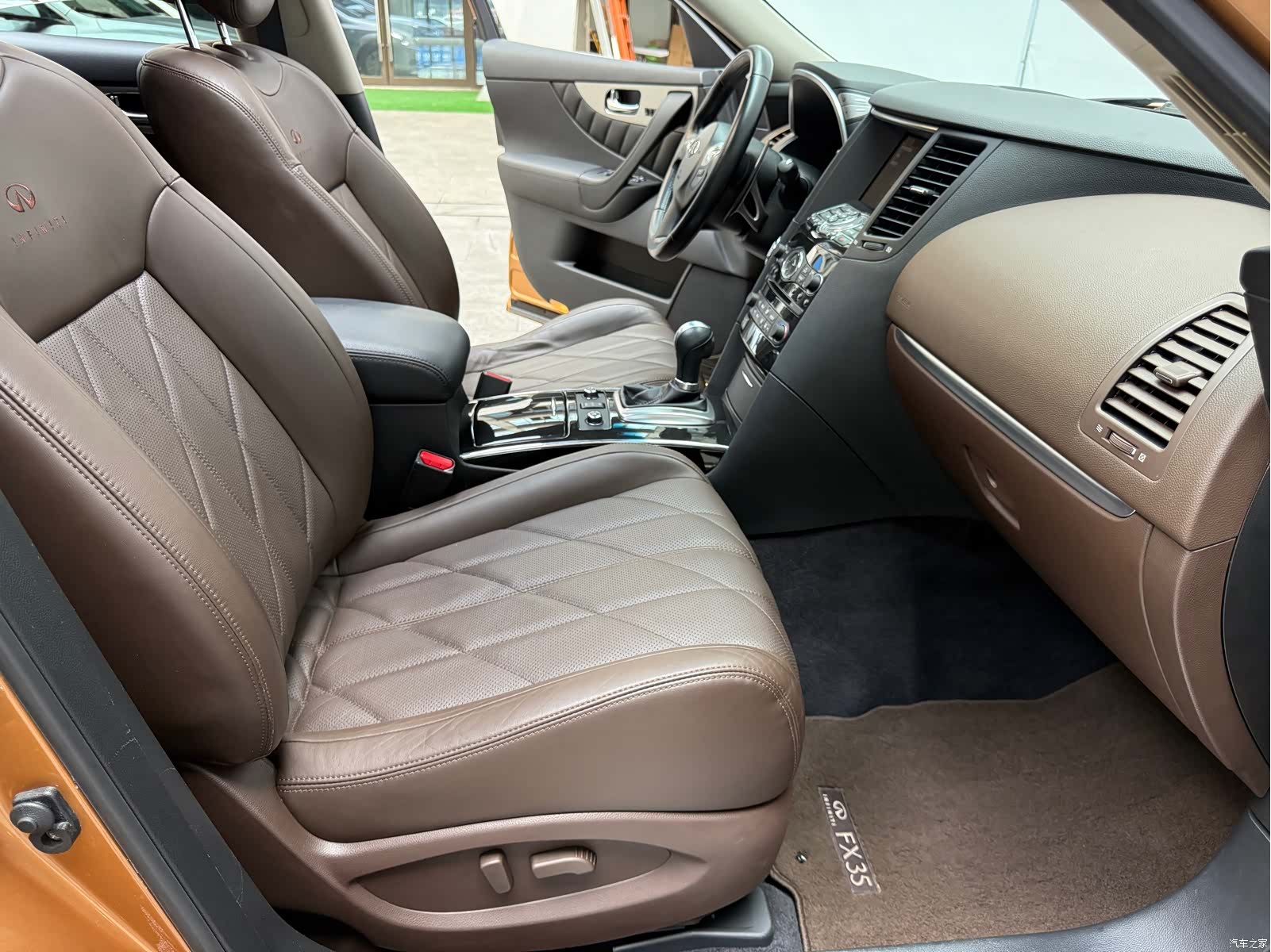 Infiniti FX35, 2011 32
