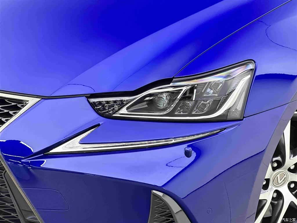 Lexus IS, 2019 15