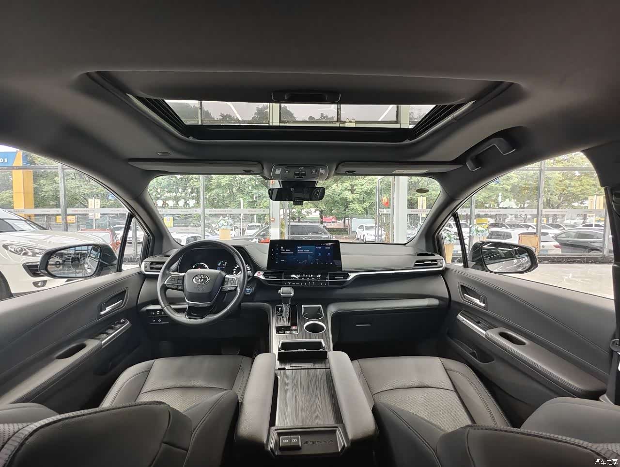 Toyota Sienna, 2023 12