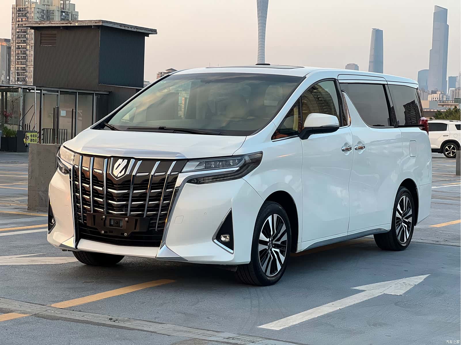 Toyota Alphard, 2018 1