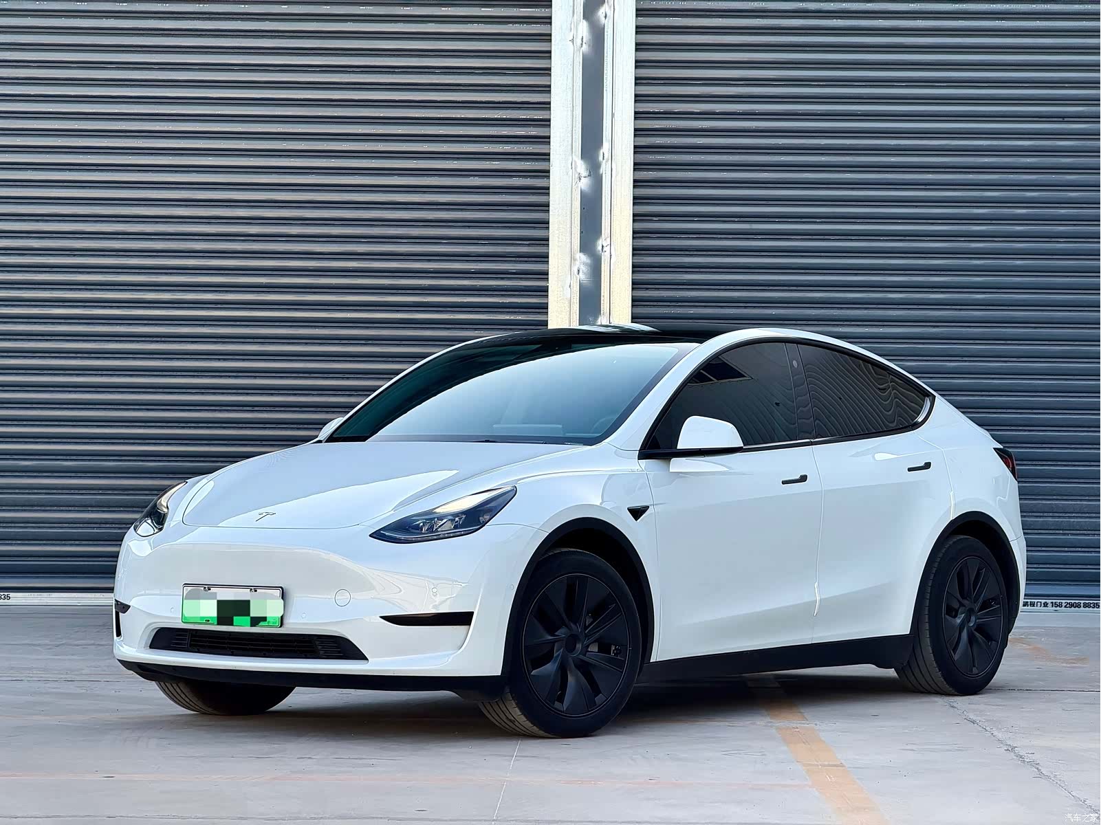 Tesla Model Y, 2023 1