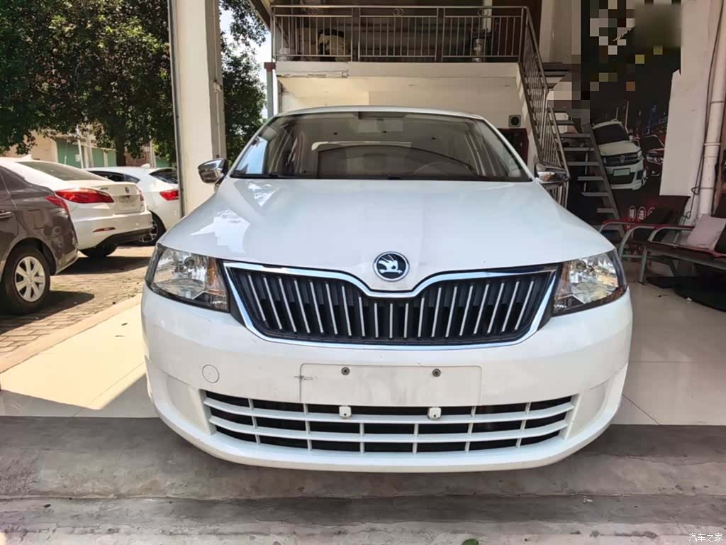 Skoda Rapid, 2015 3