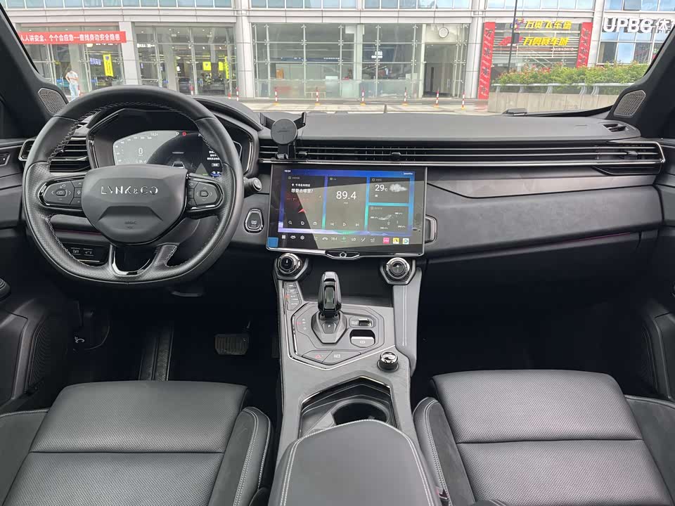 Lynk & Co 01