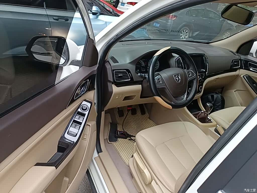 Wuling 730, 2015 16