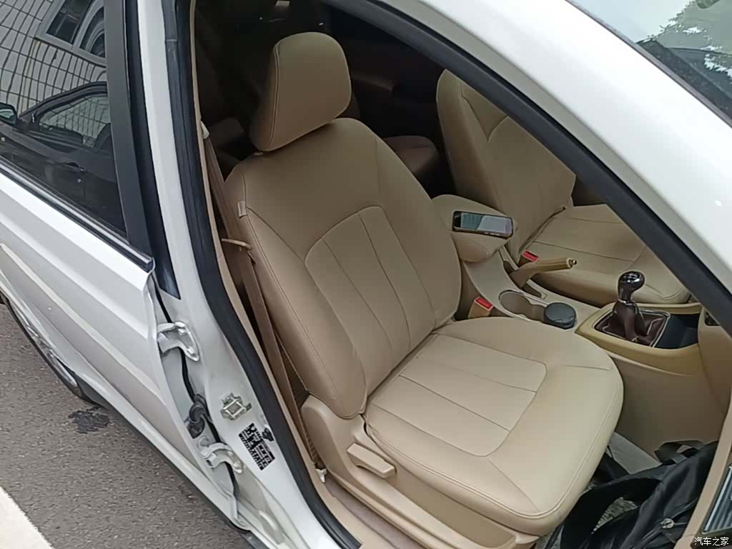 Wuling 730, 2015 25