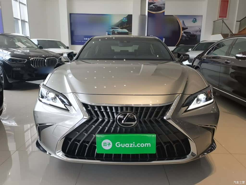 Lexus ES, 2022 3