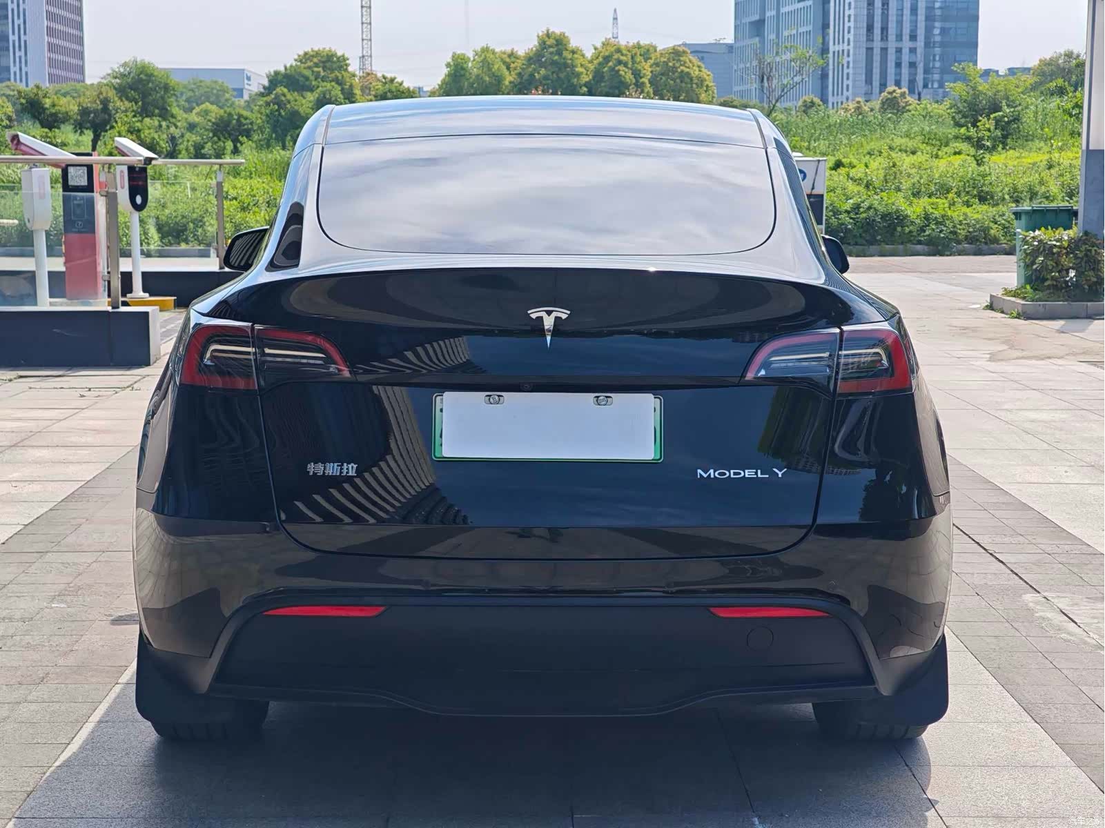 Tesla Model Y, 2023 13