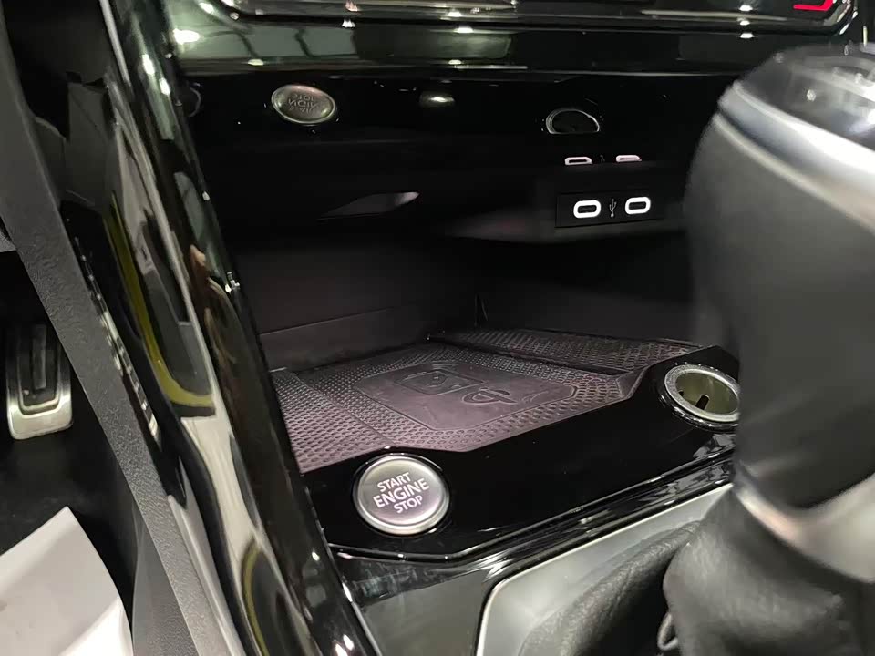 Volkswagen T-ROC exploring Songs