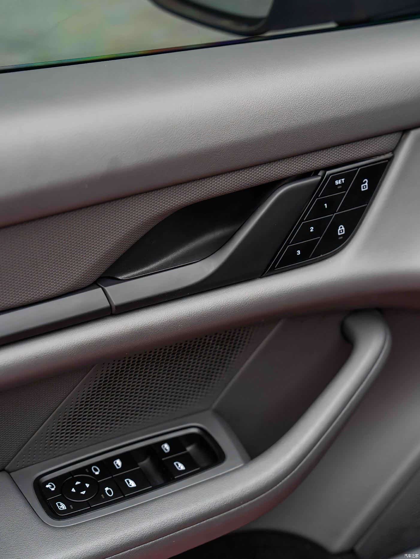 Porsche Taycan, 2023 18