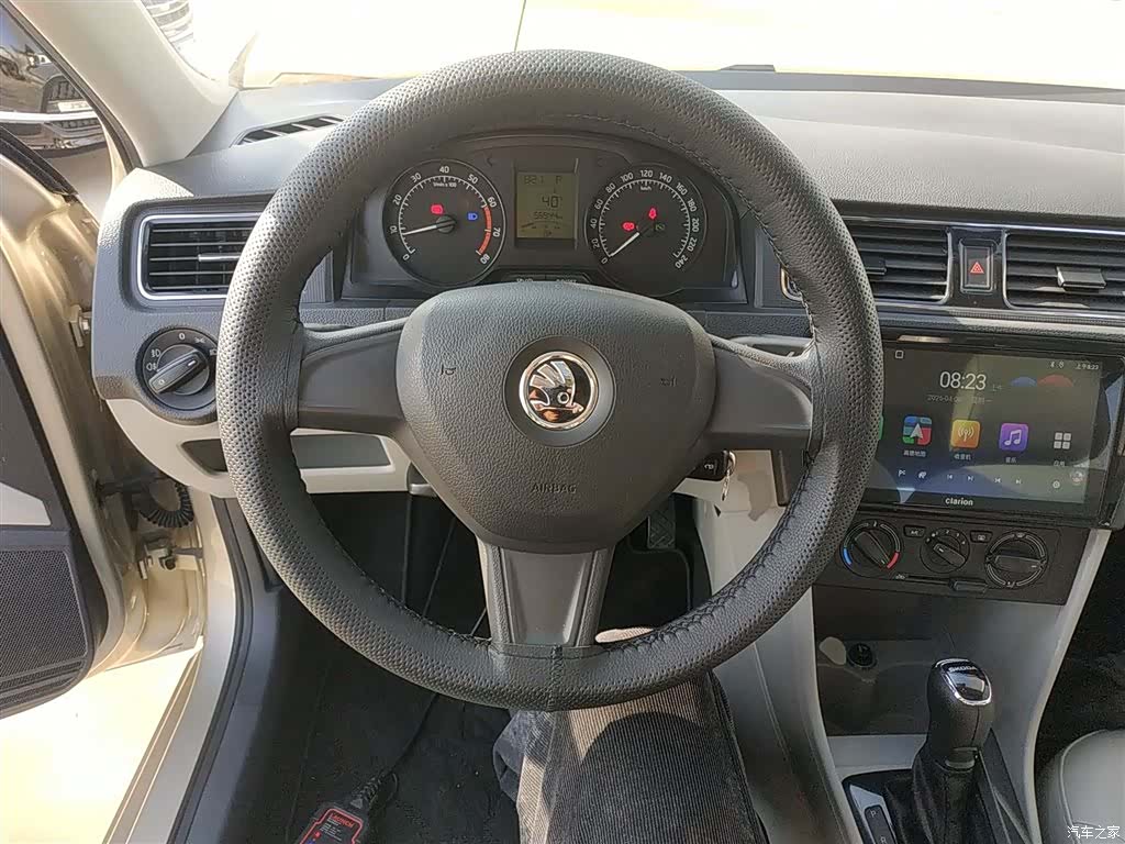 Skoda Rapid, 2015 11