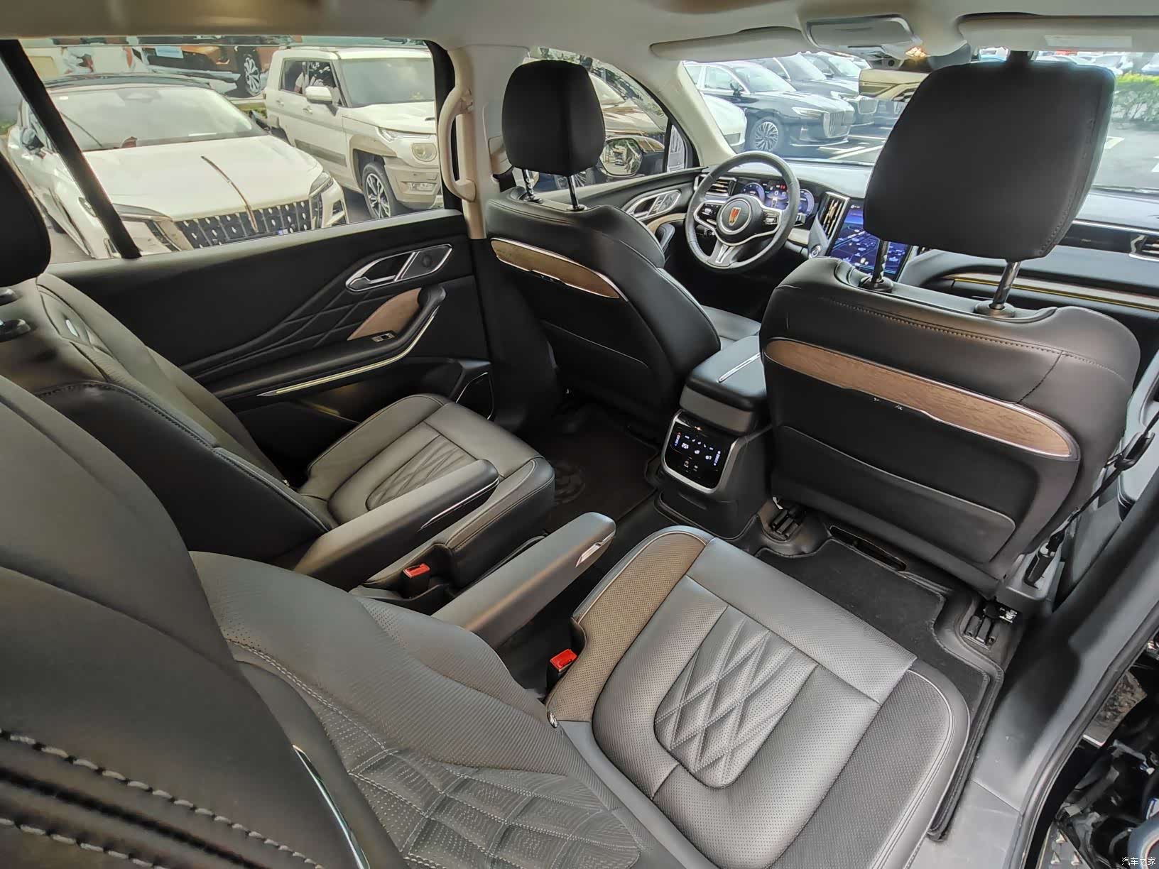 Hongqi HS7, 2025 15