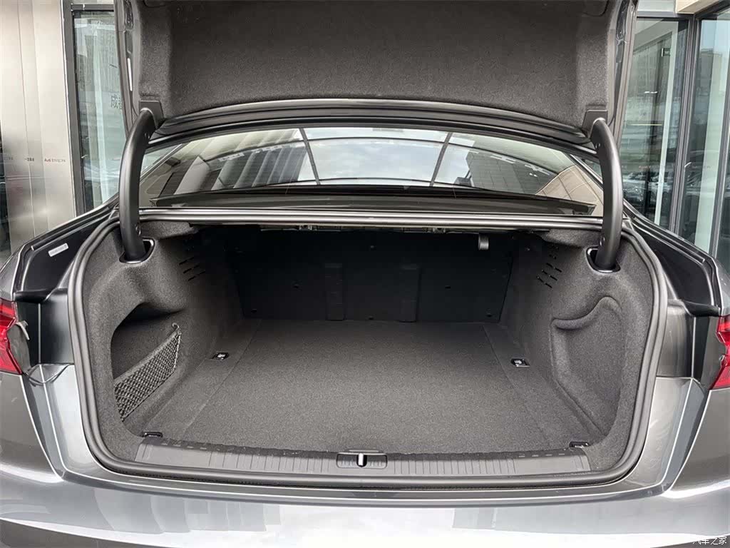 Audi A6L, 2021 9