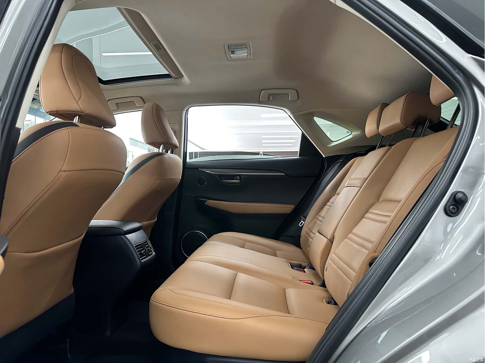 Lexus NX, 2015 14