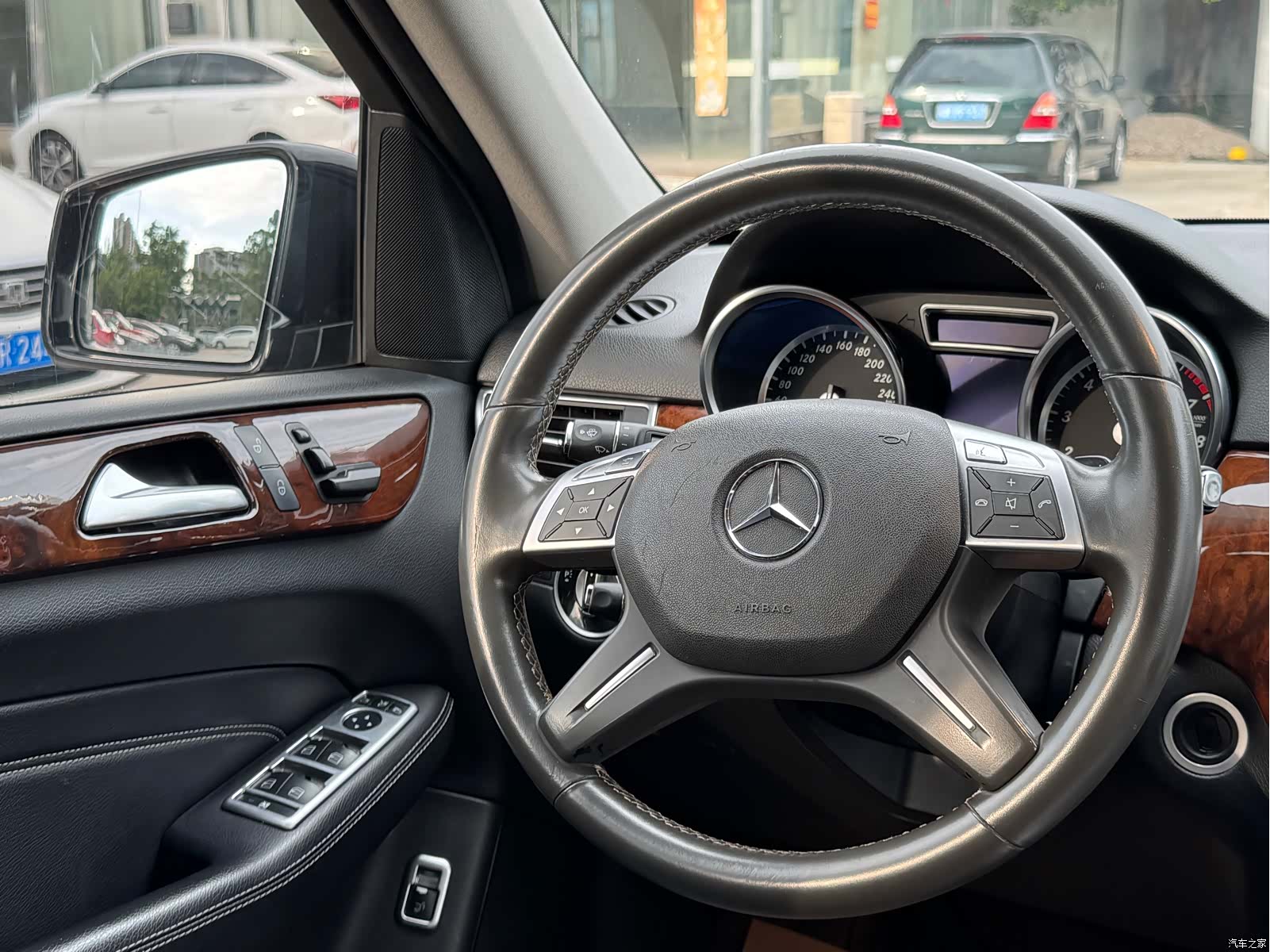 Mercedes-Benz M-Class, 2013 21