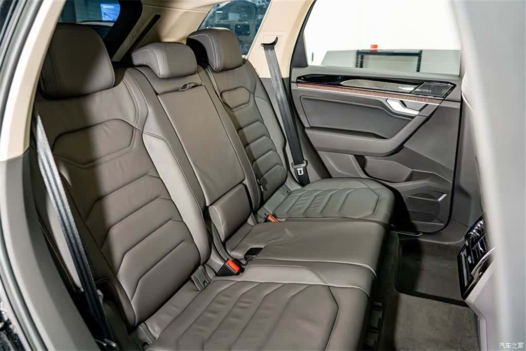 Volkswagen Touareg, 2023 25