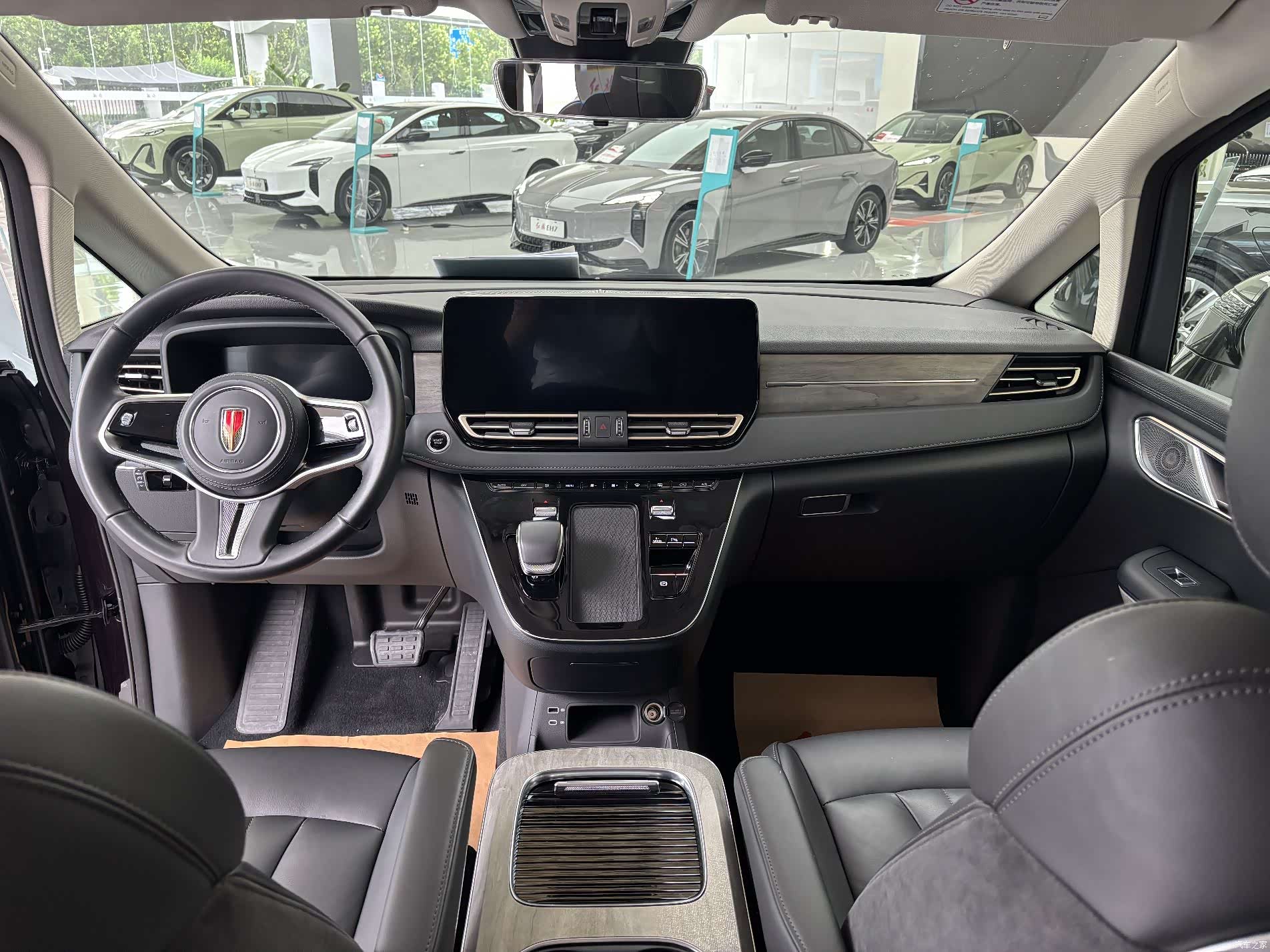 Hongqi HQ9, 2024 все фото