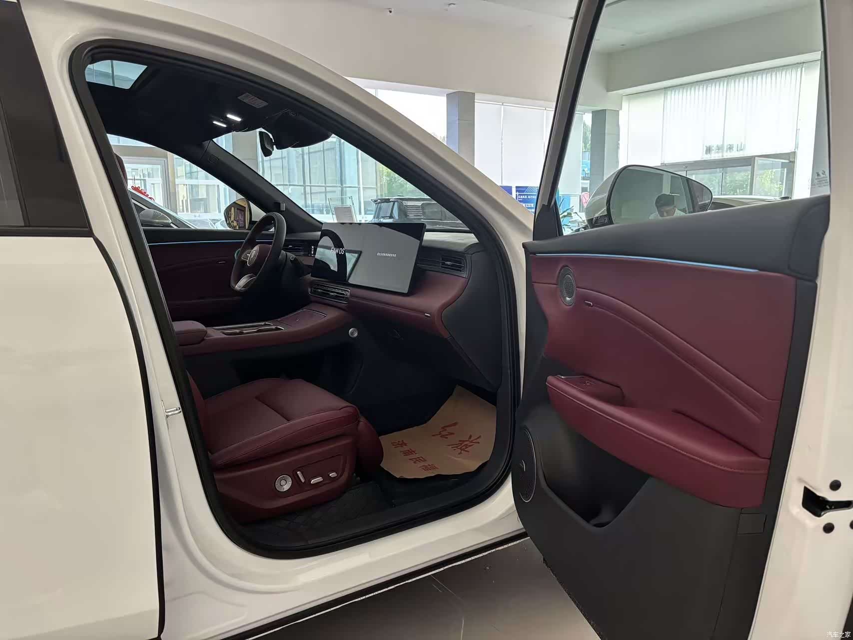 Hongqi HS6, 2026 7