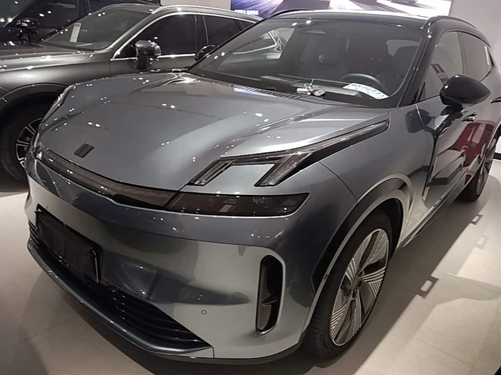Lynk & Co 08 EM-P