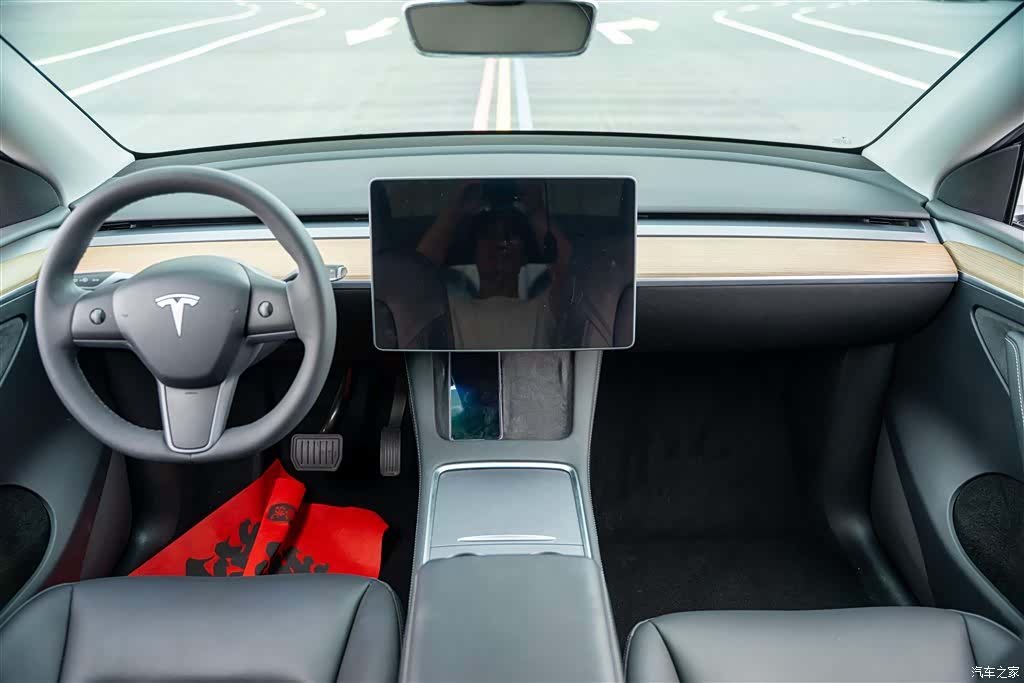 Tesla Model Y, 2022 16