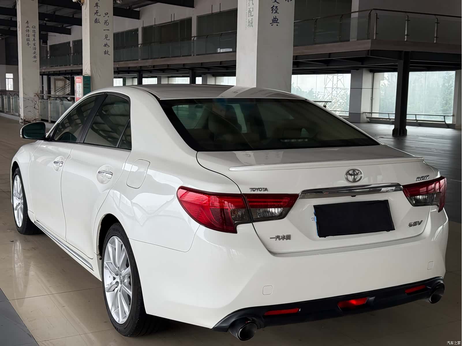 Toyota 2.5V, 2015 4