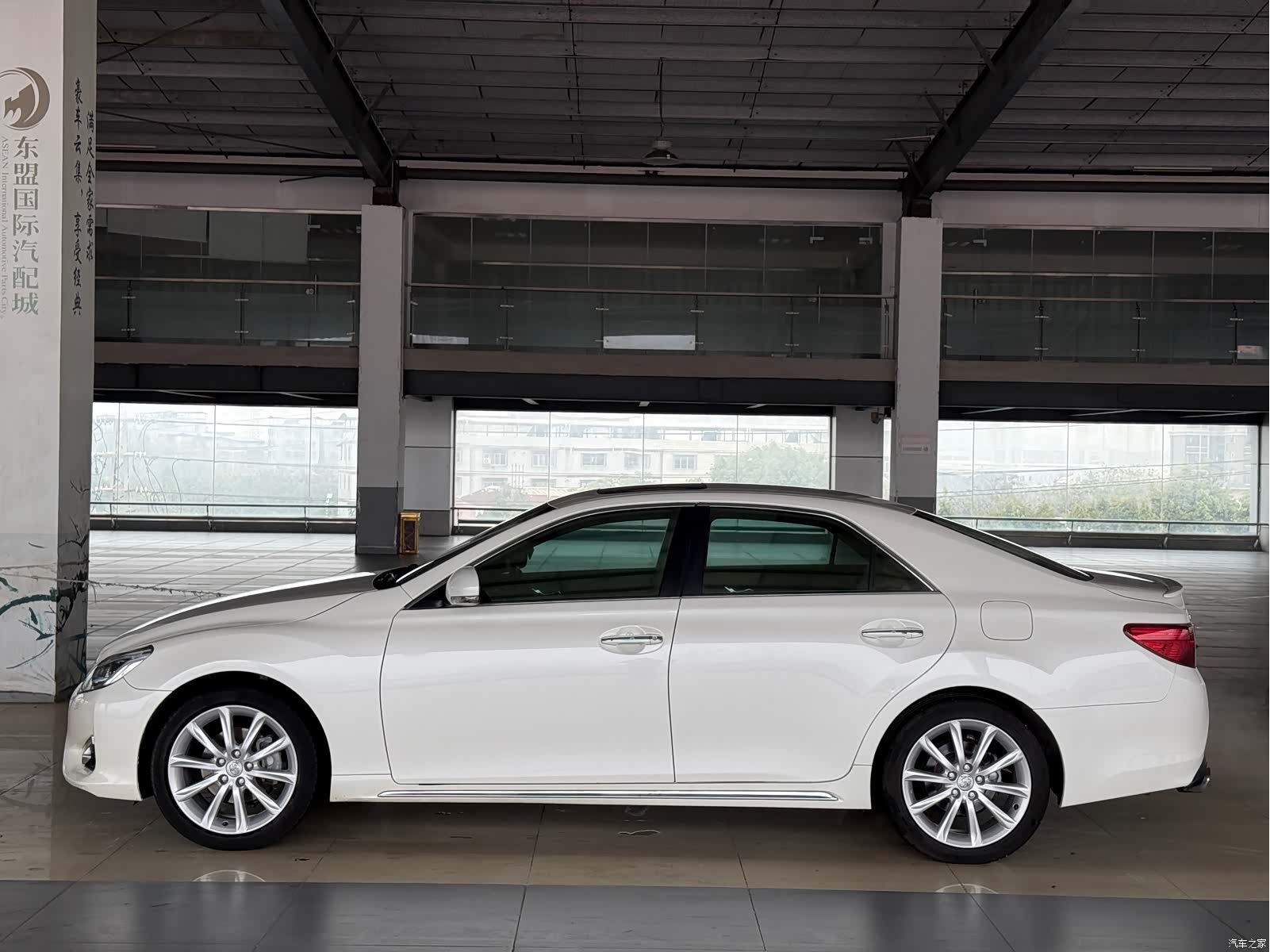 Toyota 2.5V, 2015 3