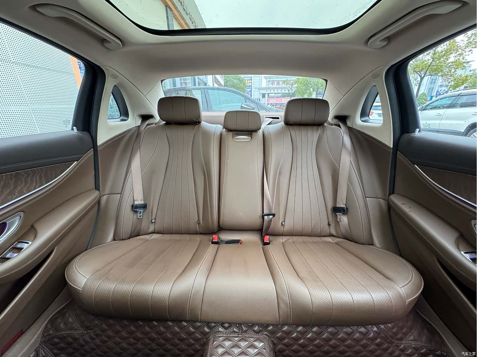 Mercedes-Benz E-Class, 2023 15