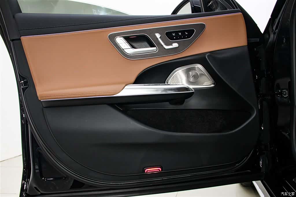 Mercedes-Benz E-Class, 2025 19
