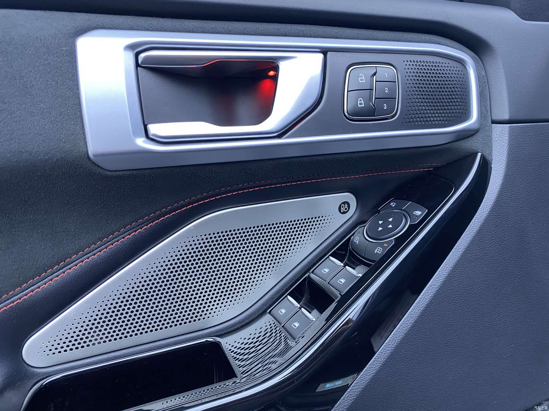 Ford Explorer, 2023 11