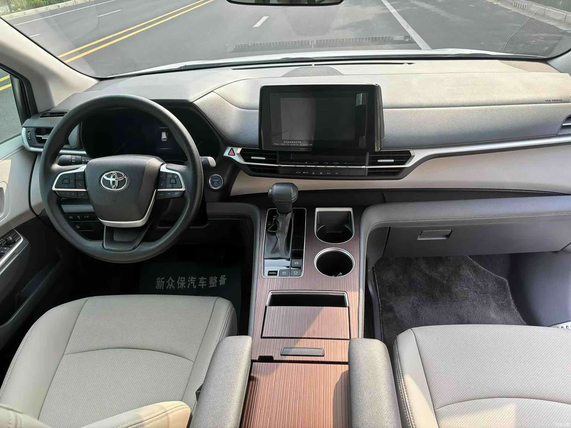 Toyota Sienna, 2024 4