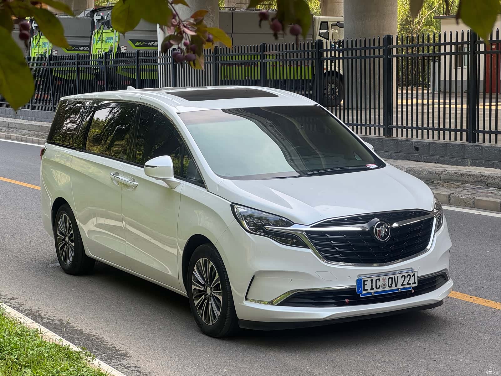 Buick GL8, 2021 3
