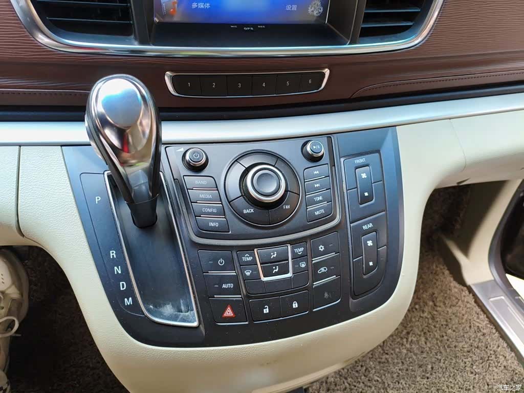 Buick GL8, 2016 7