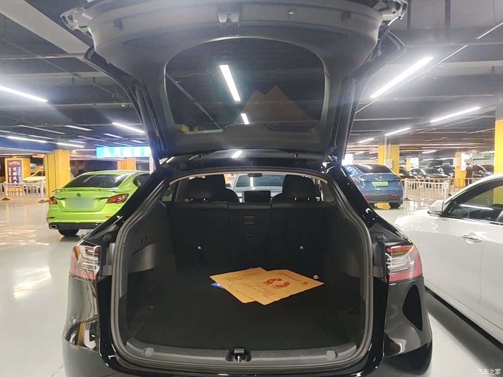 Tesla Model Y, 2024 19